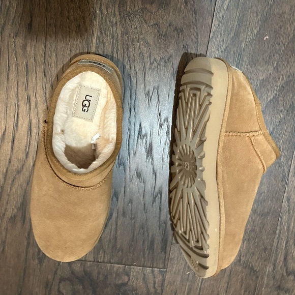 UGG Slip Ons - Picture 2 of 6